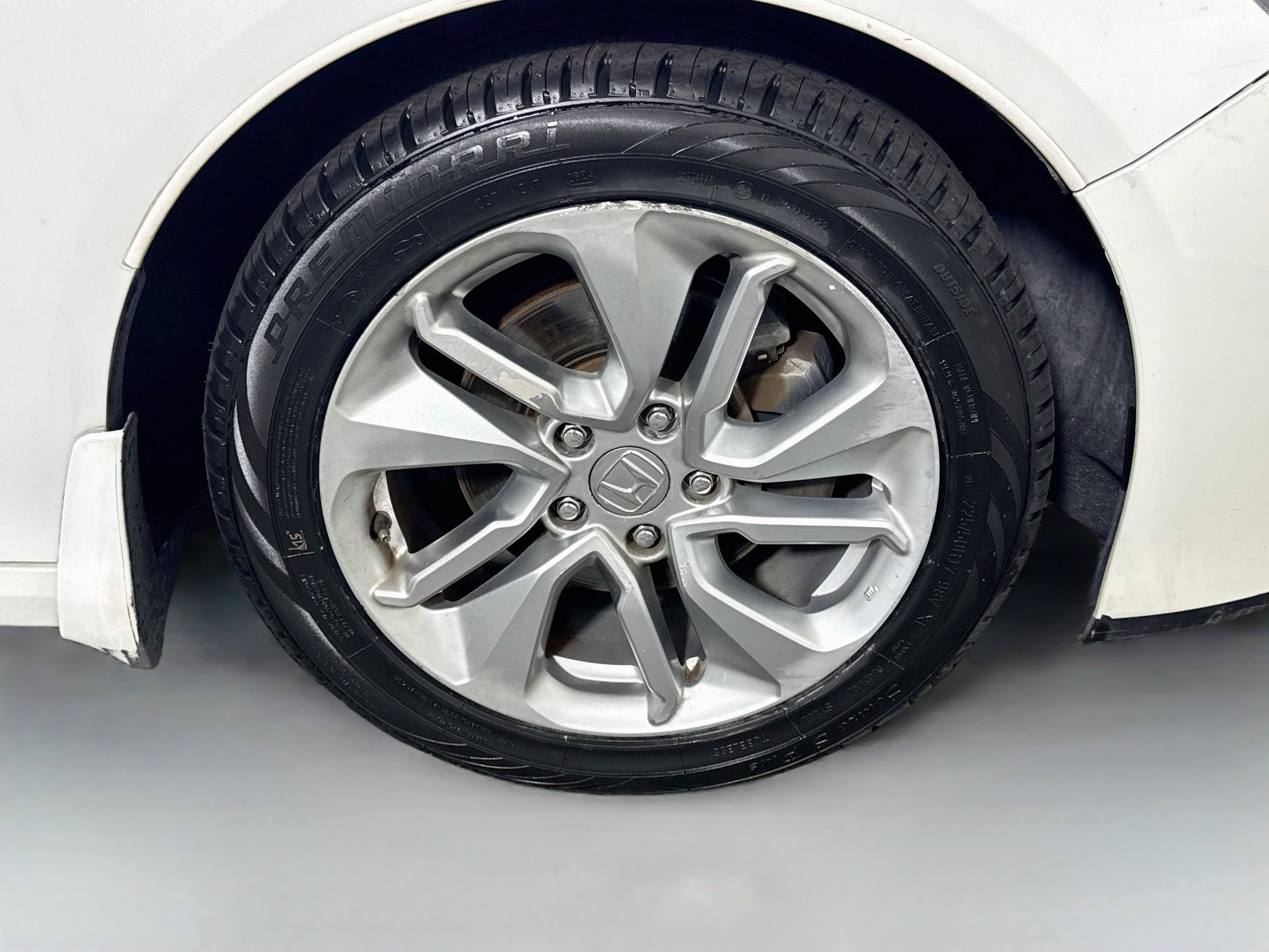Used 2018 Honda Accord LX image 32