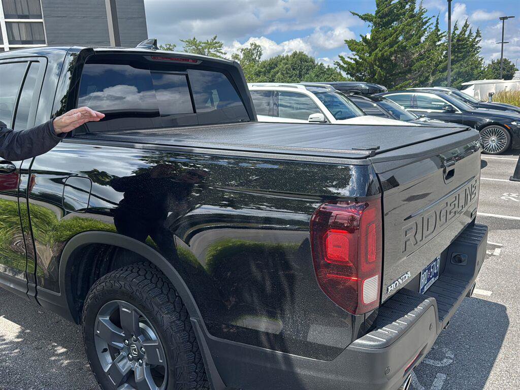 Used 2025 Honda Ridgeline TrailSport image 2