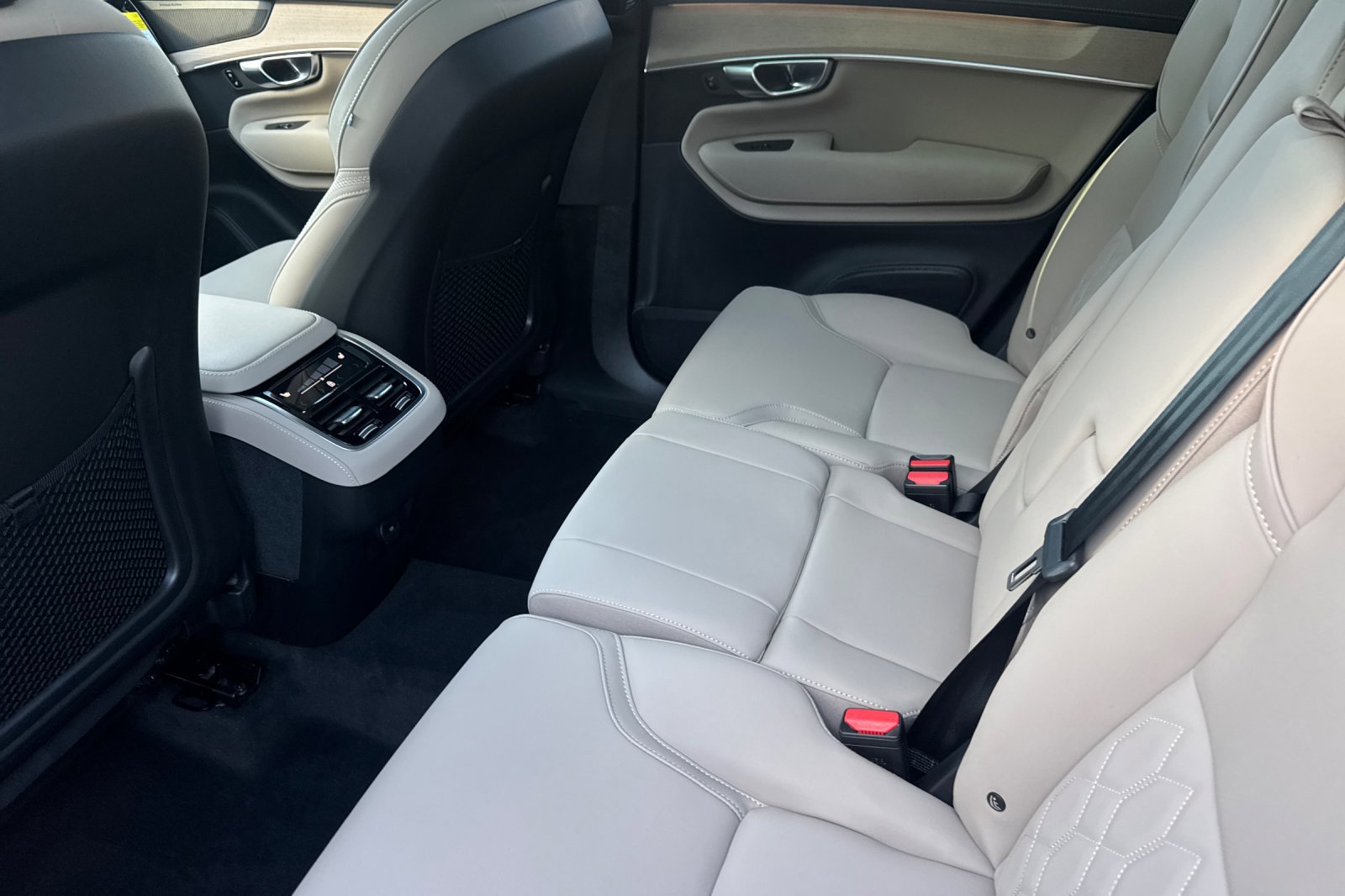 New 2026 Volvo XC90 B6 Plus image 10