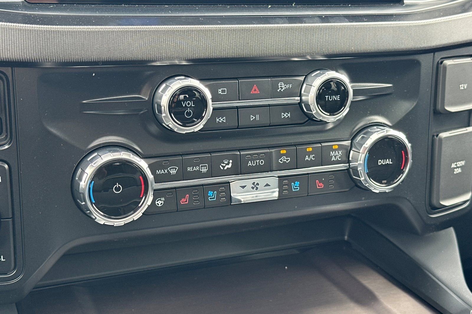 New 2026 Ford F350 Platinum image 19