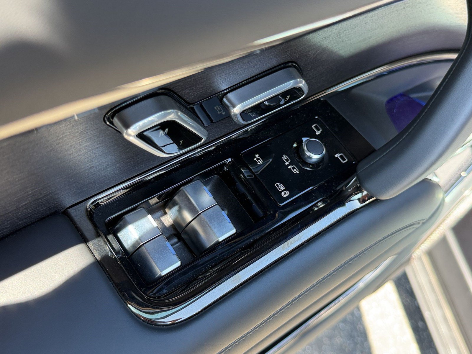 New 2026 Land Rover Range Rover SV AWD/4WD image 27