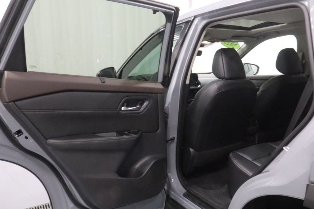Used 2023 Nissan Rogue SL w/ SL Premium Package AWD/4WD image 12
