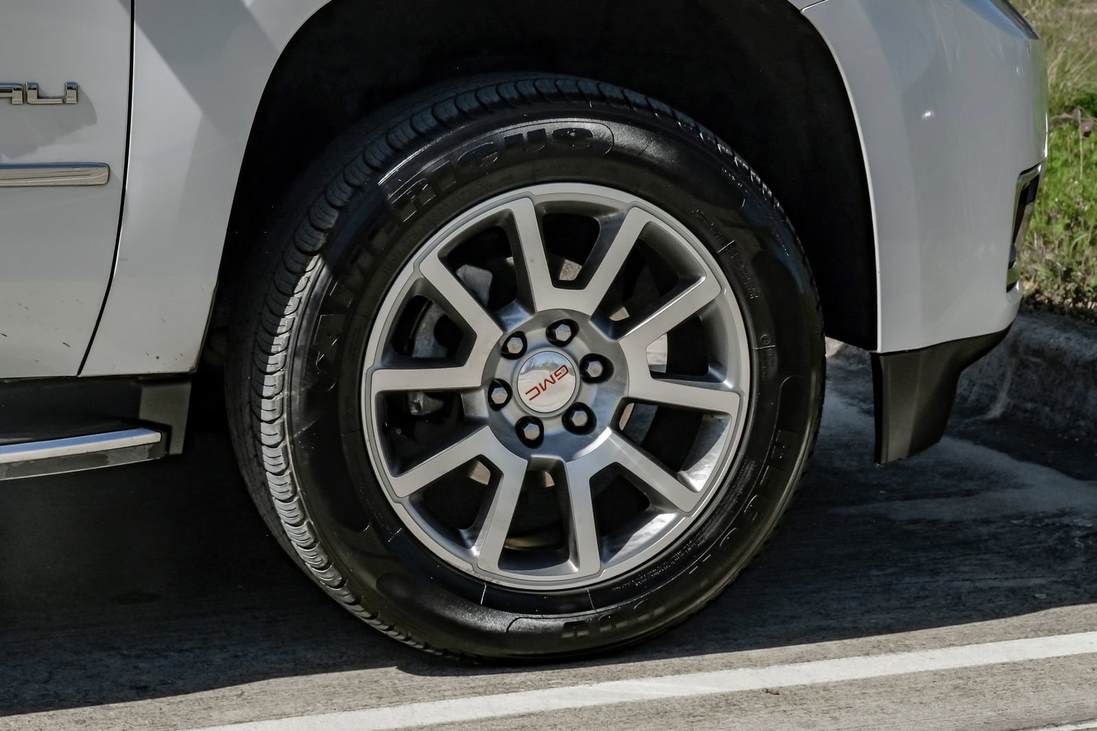 Used 2018 GMC Yukon Denali RWD image 65
