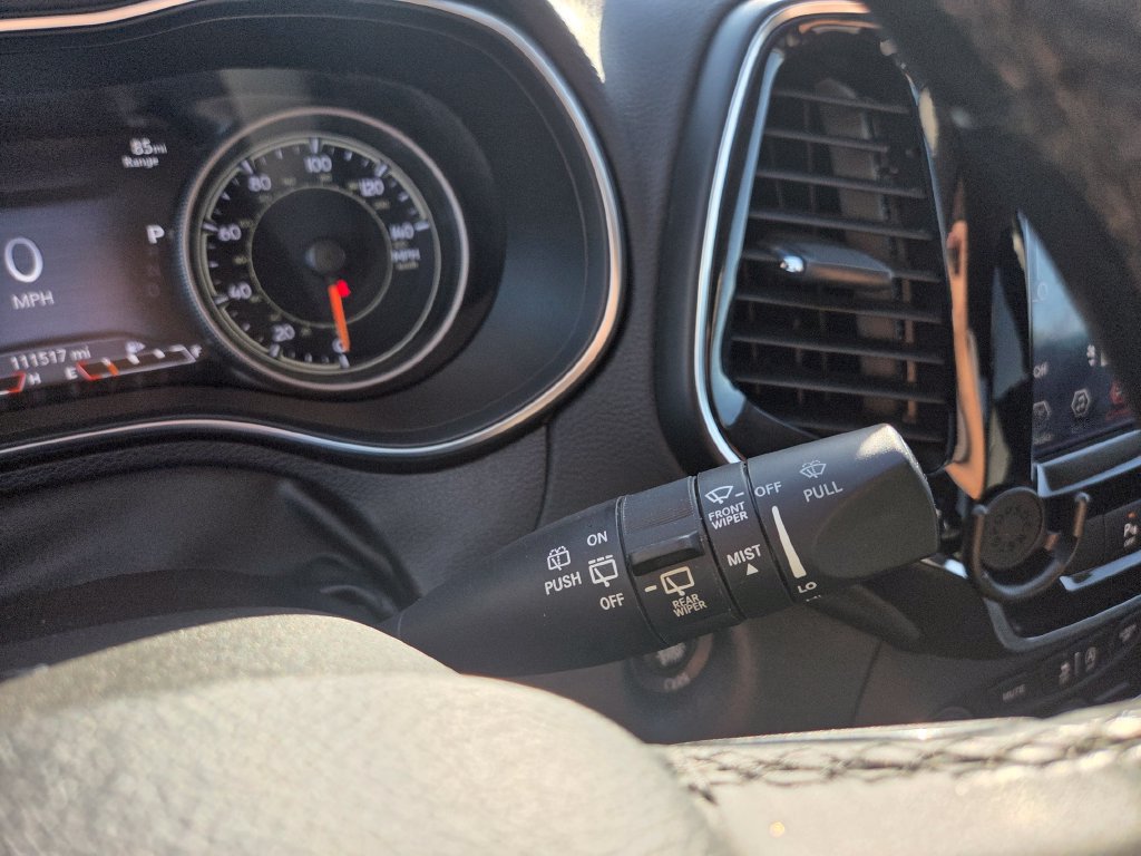 Used 2019 Jeep Cherokee Limited AWD/4WD image 14
