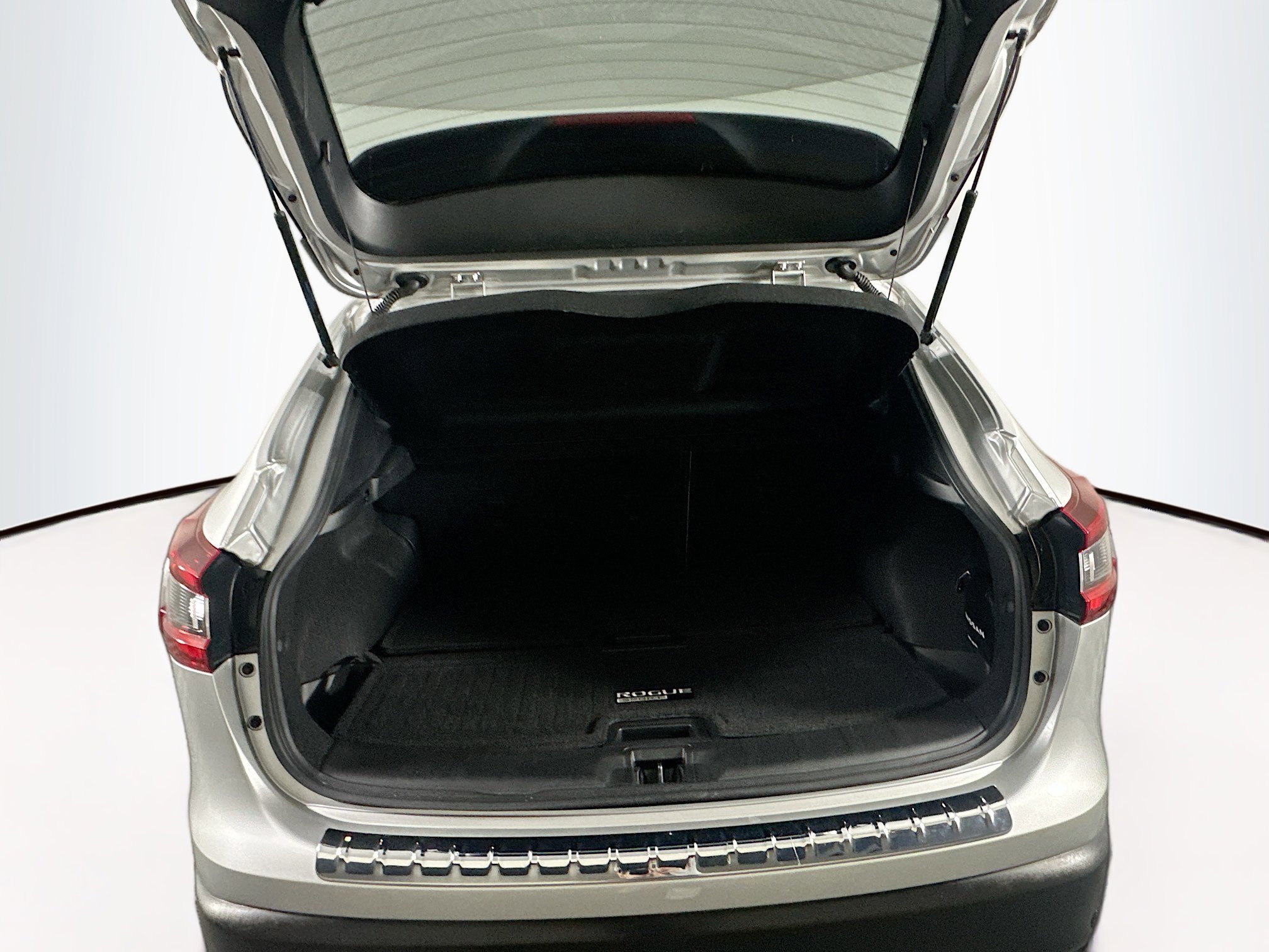 Used 2022 Nissan Rogue Sport SV image 26