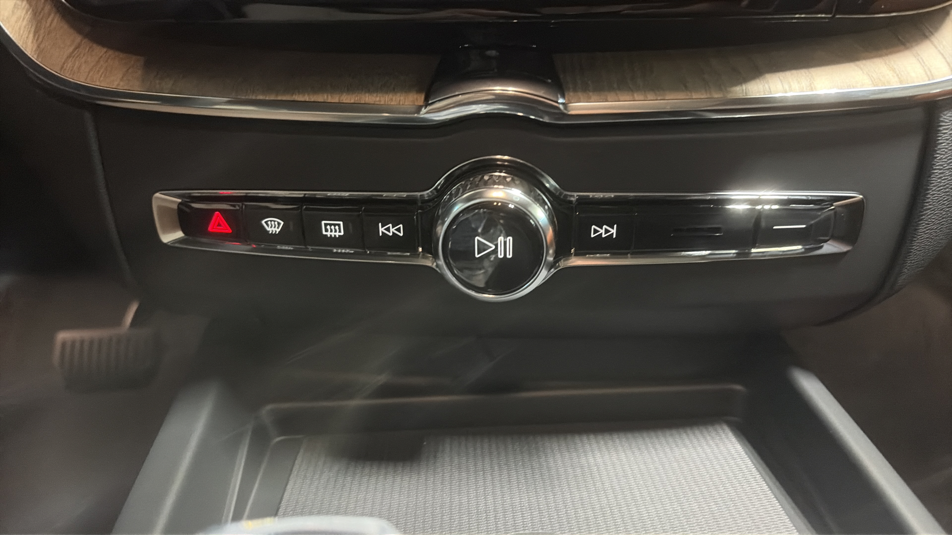 New 2027 Volvo XC60 B5 Plus AWD/4WD image 22