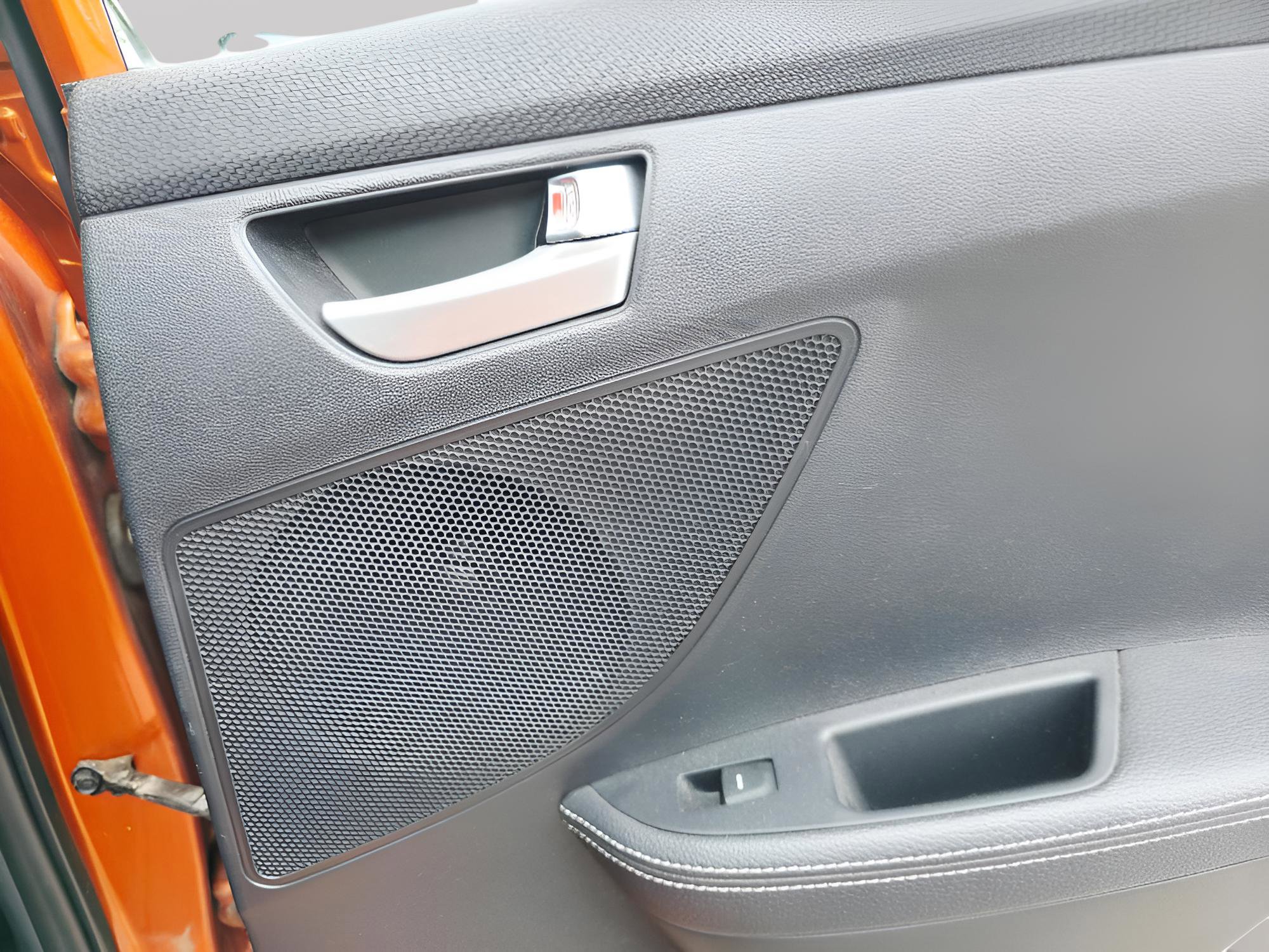 Used 2013 Hyundai Veloster Turbo FWD image 17