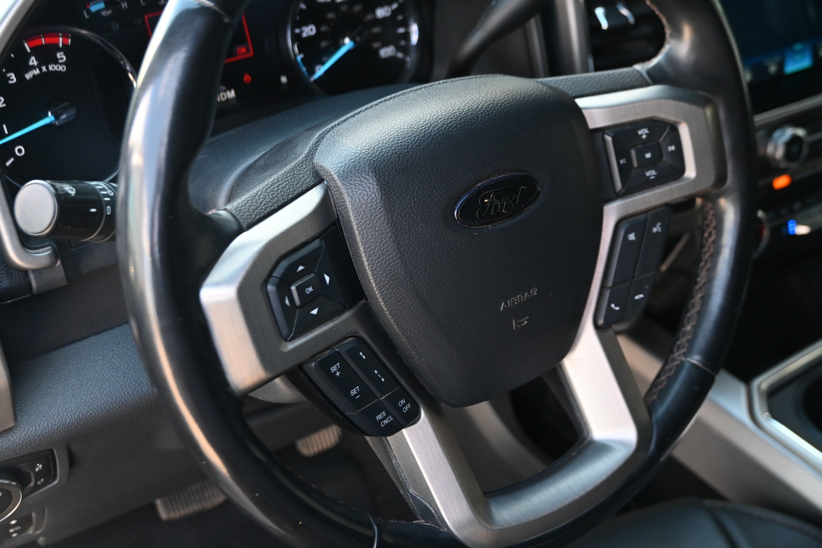 Used 2022 Ford F250 Platinum w/ FX4 Off-Road Package AWD/4WD image 25