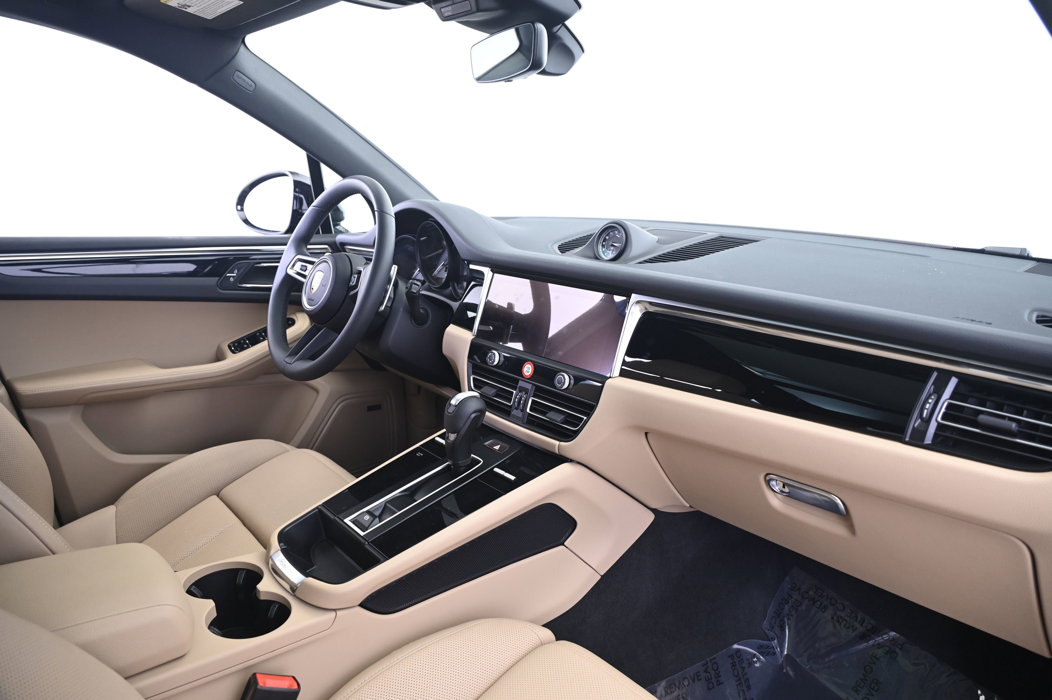 Certified 2025 Porsche Macan image 22