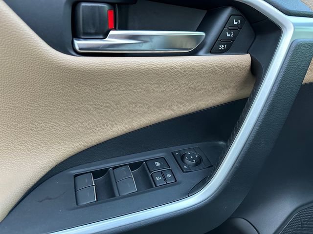 Used 2025 Toyota RAV4 Limited w/ Advanced Technology Package image 15