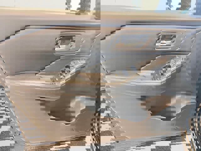 Used 2025 Nissan Rogue SV image 12