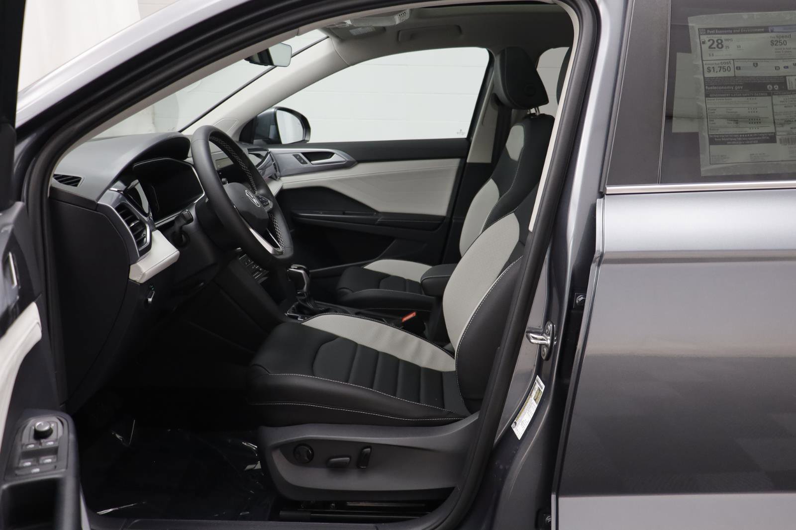 New 2026 Volkswagen Taos SEL image 5