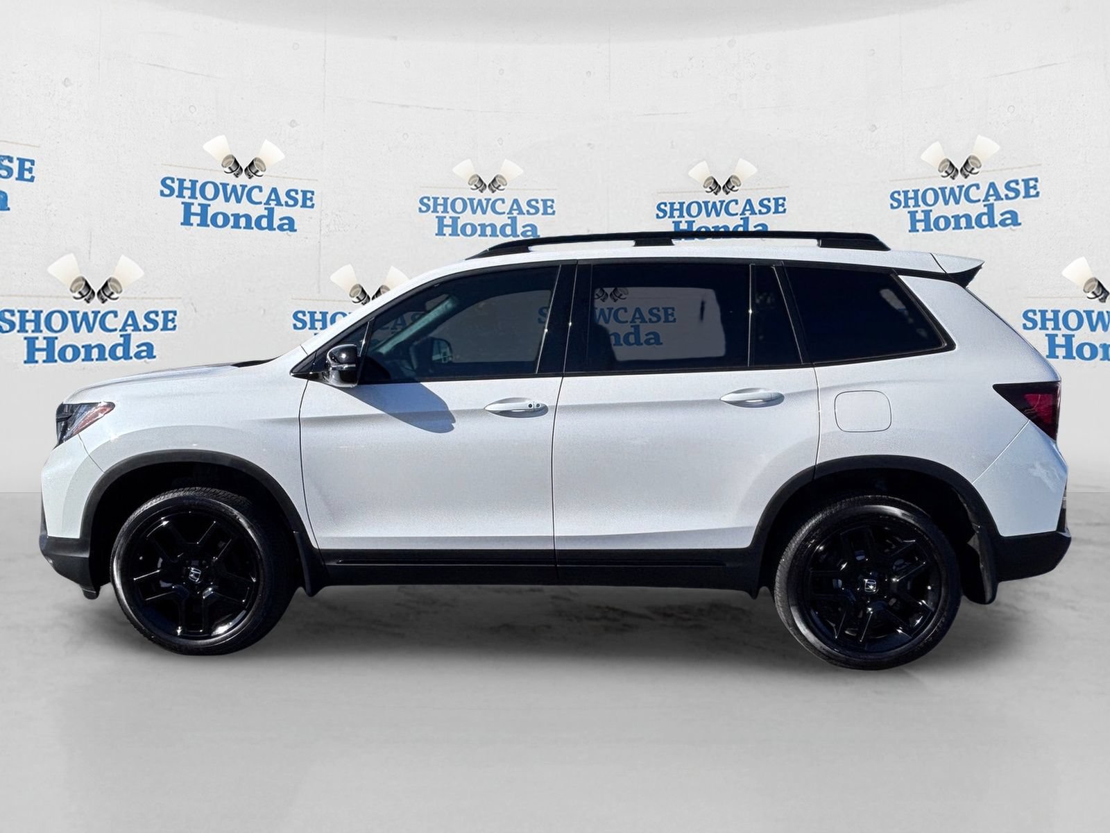 Certified 2024 Honda Passport Black Edition image 4