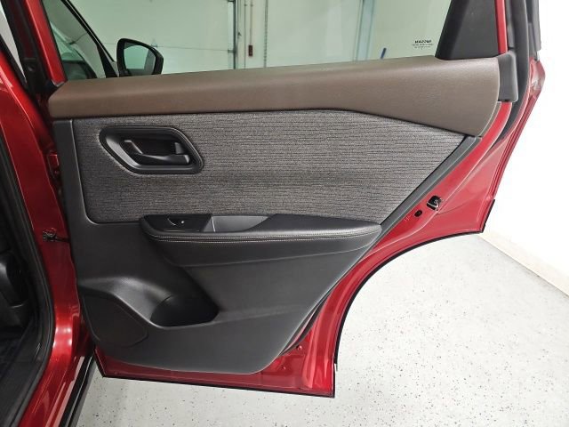 Used 2022 Nissan Rogue S AWD/4WD image 32
