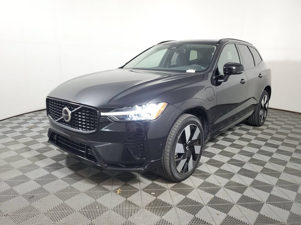 Certified 2025 Volvo XC60 T8 Plus w/ Protection Package Premier AWD/4WD image 4