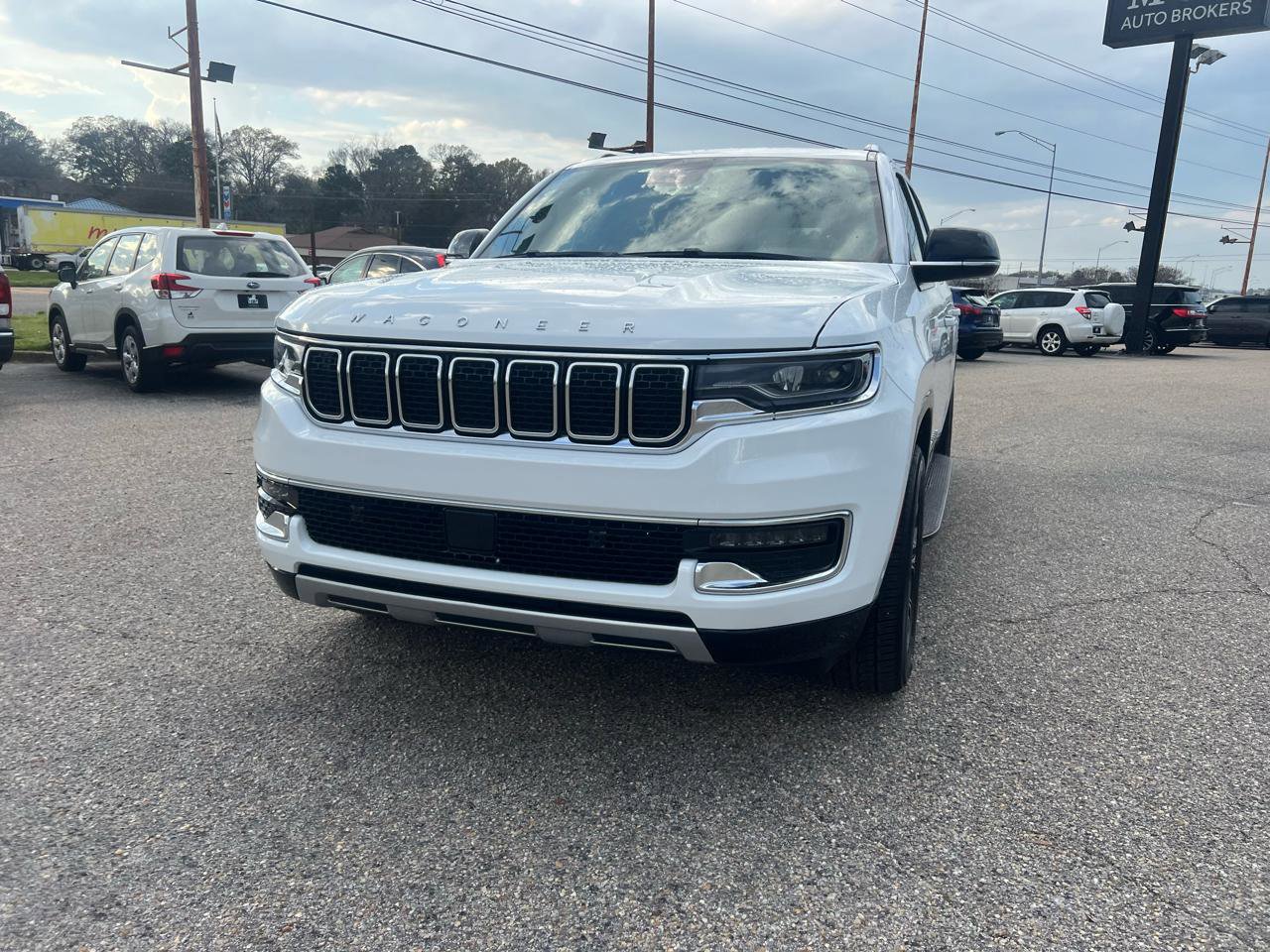 Used 2024 Jeep Wagoneer L Series II image 10