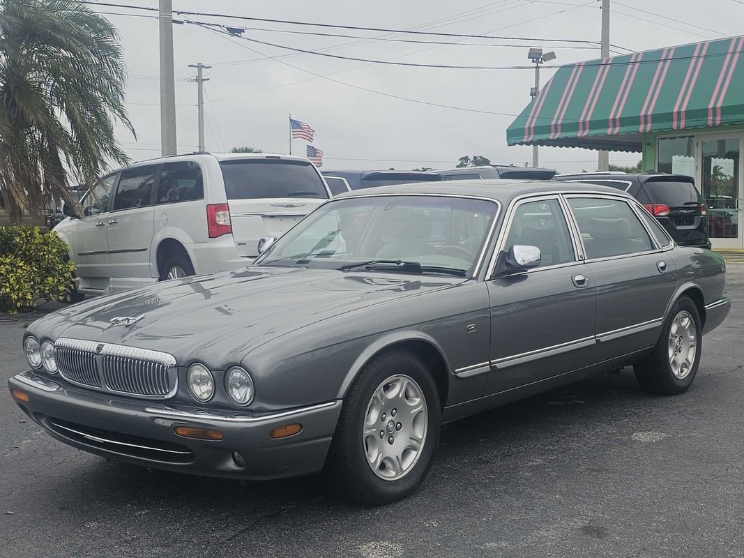 Used 2003 Jaguar XJ8 L image 1