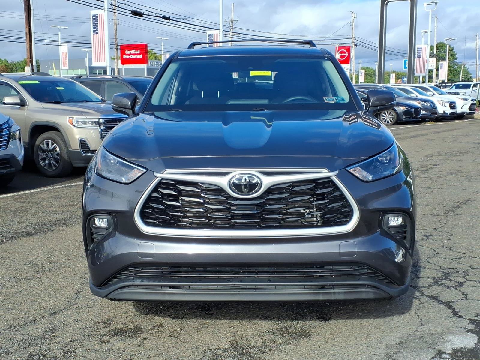 Used 2024 Toyota Highlander LE AWD/4WD image 9
