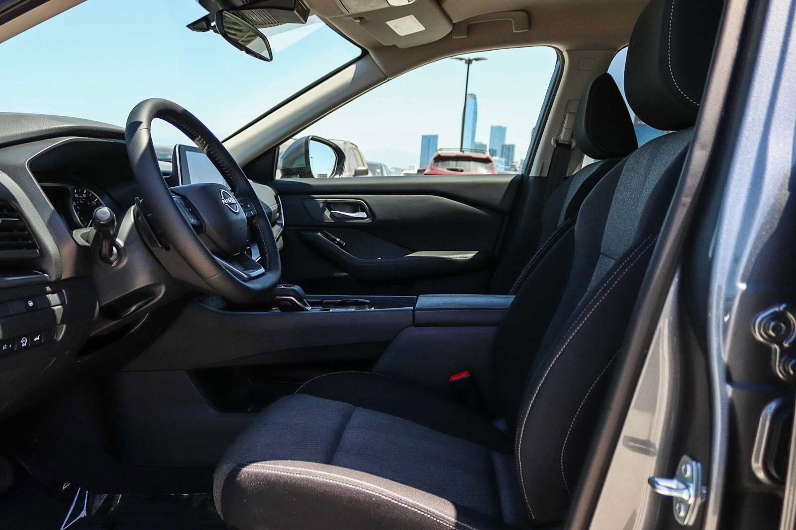 Used 2026 Nissan Rogue SV FWD image 17