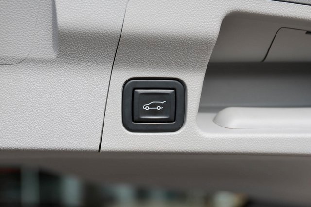 Used 2023 GMC Acadia SLE w/ Driver Convenience Package image 11