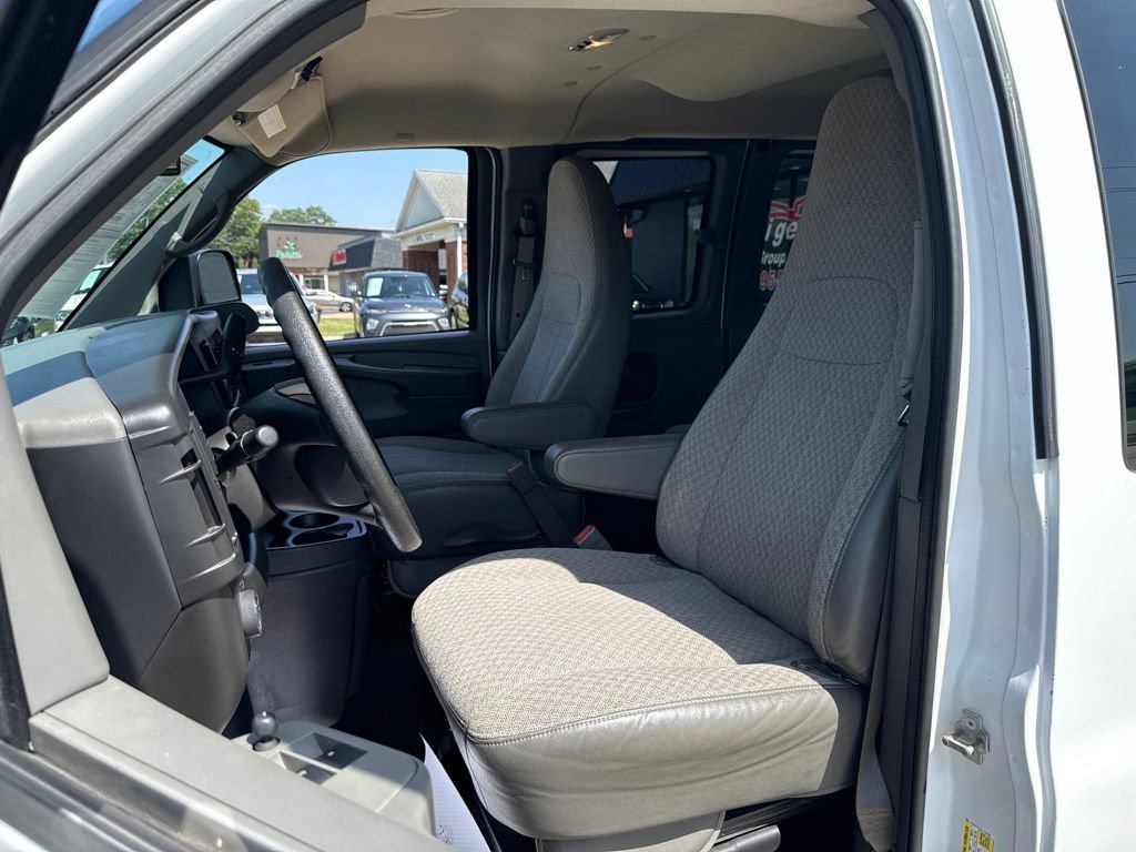 Used 2015 Chevrolet Express 3500 LT w/ LT Preferred Equipment Group RWD image 2