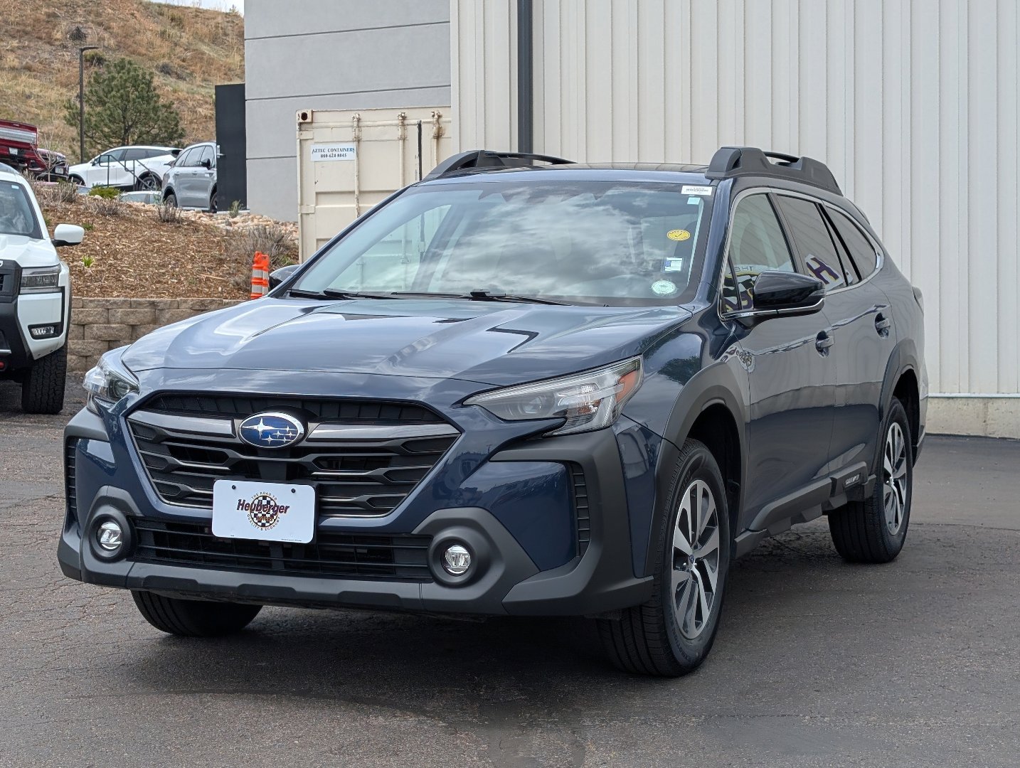 Used 2023 Subaru Outback Premium AWD/4WD image 3