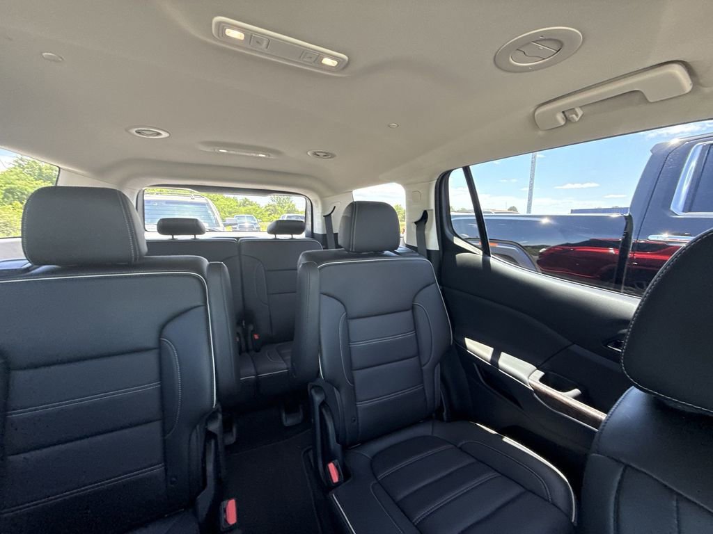 Used 2021 GMC Acadia Denali w/ Denali Technology Package FWD image 12