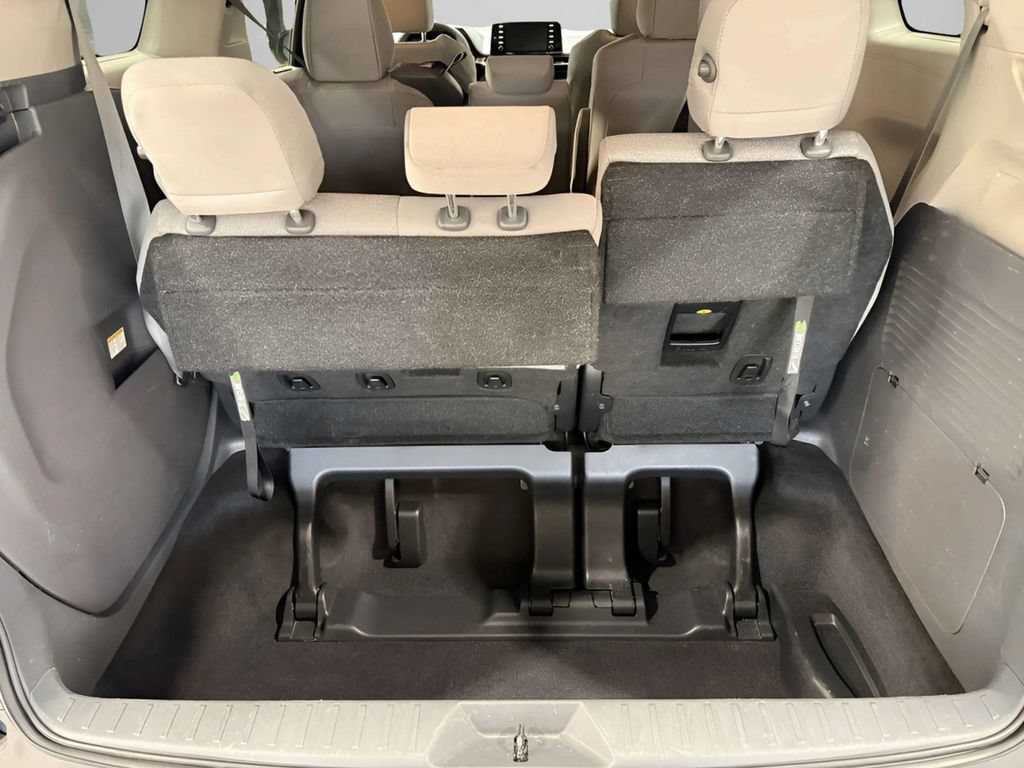 Used 2024 Toyota Sienna LE AWD/4WD image 7