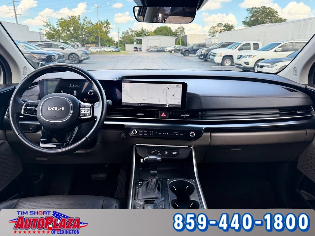 Used 2025 Kia Carnival FWD image 14