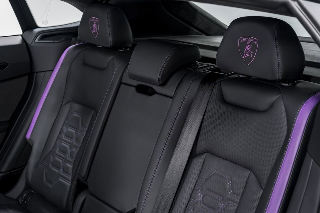 Used 2025 Lamborghini Urus SE image 32