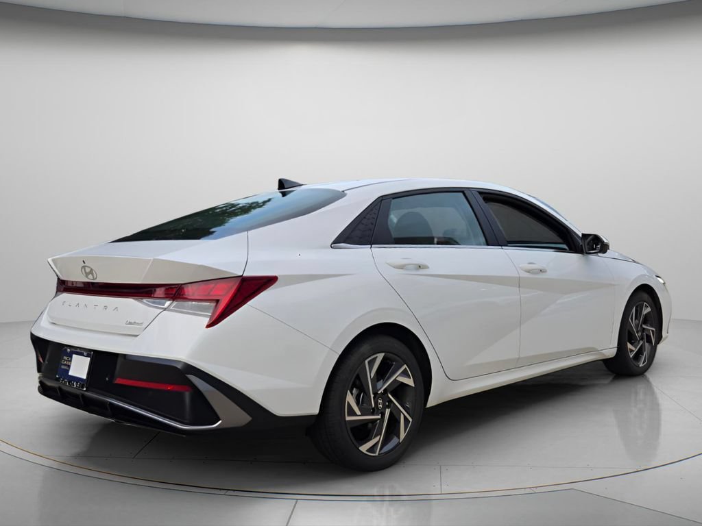 Used 2024 Hyundai Elantra Limited FWD image 7