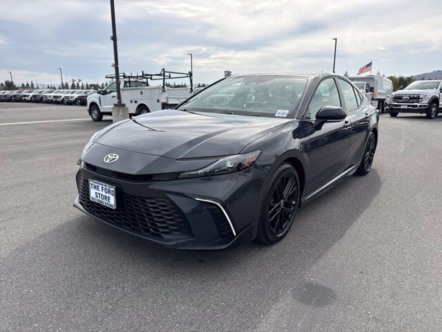 Used 2025 Toyota Camry SE FWD image 1