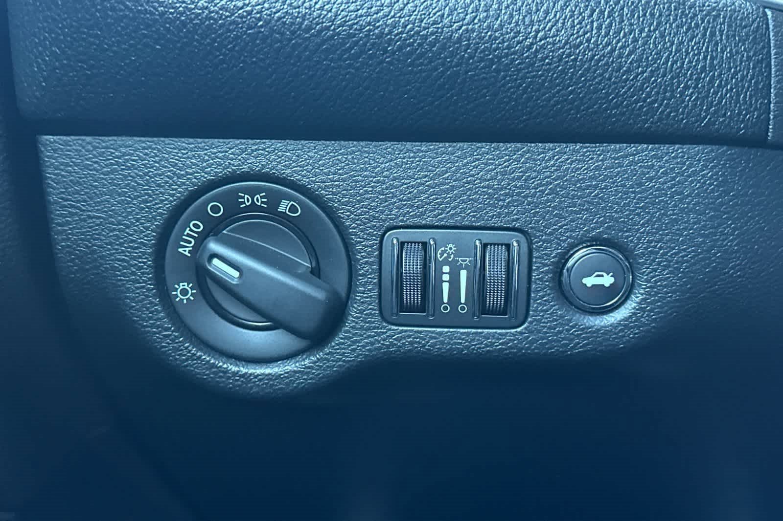 Used 2015 Dodge Challenger SRT Hellcat image 27