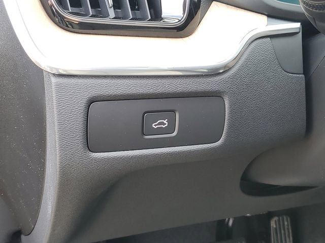 New 2026 Volvo XC60 B5 Plus w/ Protection Package Premier image 9