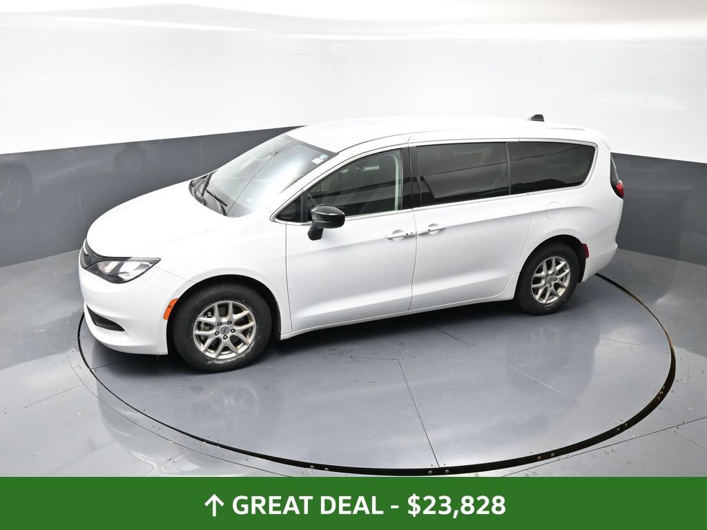 Used 2024 Chrysler Voyager LX image 19