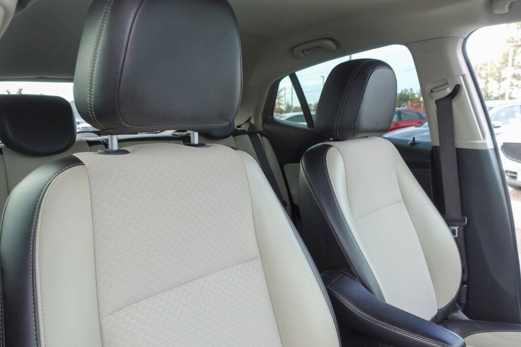 Used 2021 Buick Encore Preferred image 15