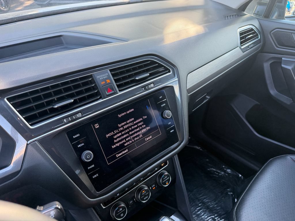 Used 2021 Volkswagen Tiguan SE FWD image 19