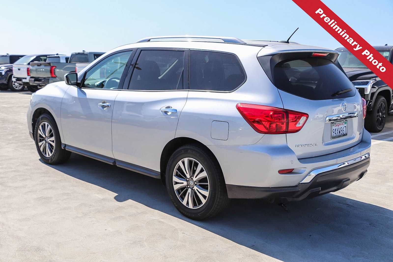 Used 2017 Nissan Pathfinder SV FWD image 8