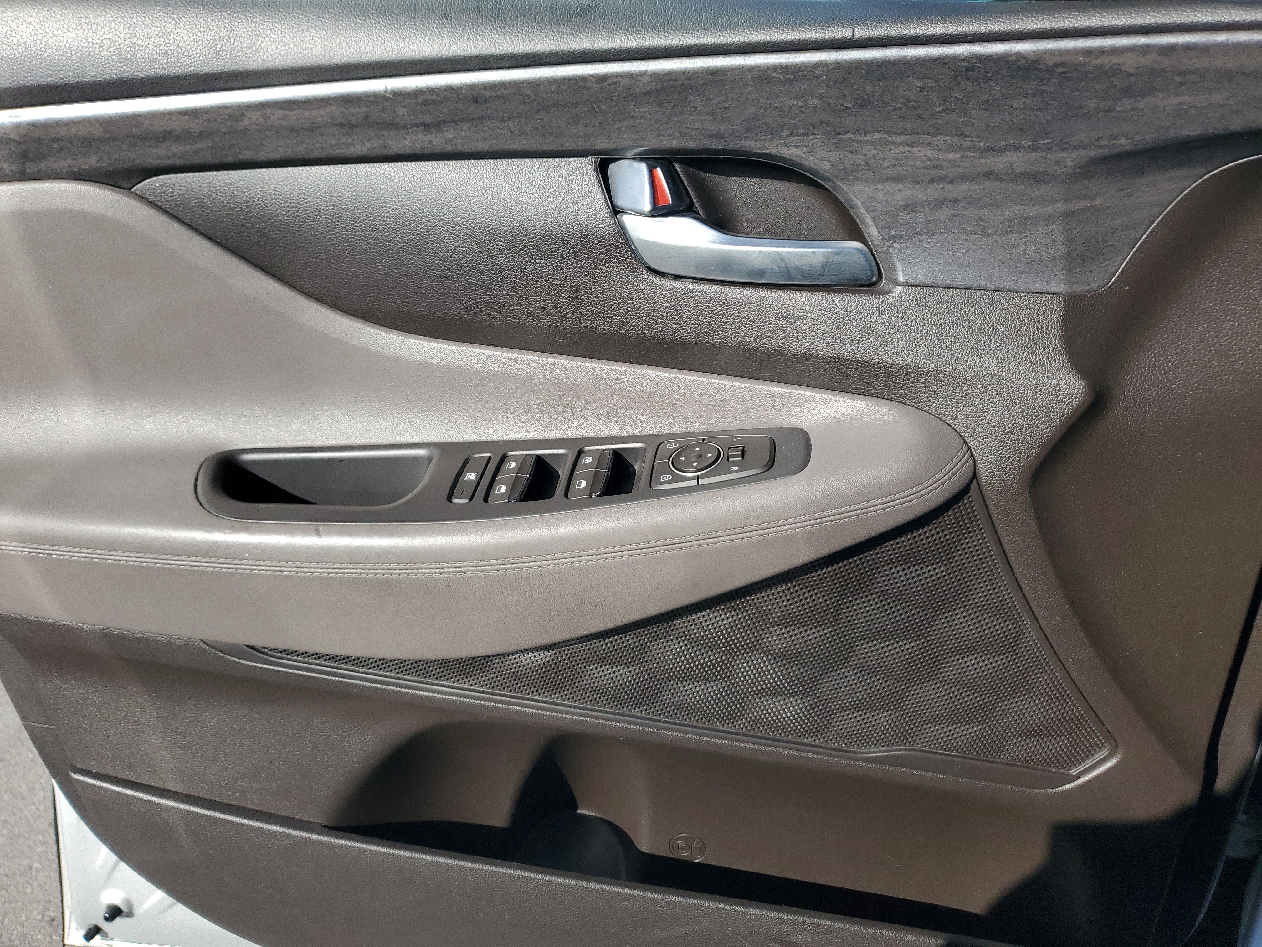 Used 2020 Hyundai Santa Fe SE image 26