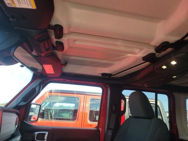 Used 2025 Jeep Wrangler Sahara 4xe image 11