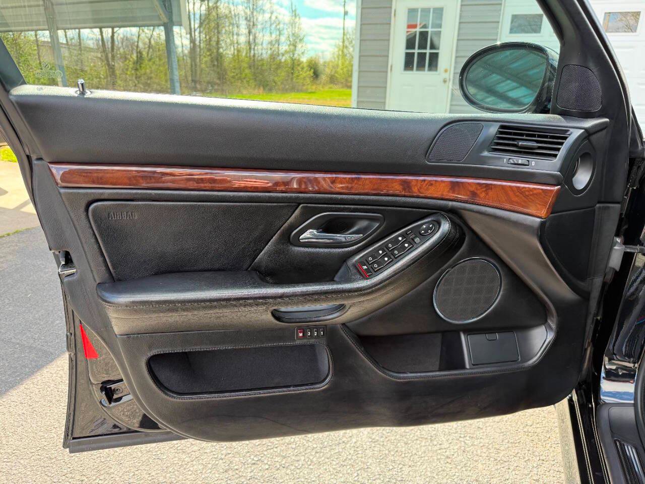 Used 2001 BMW M5 image 36
