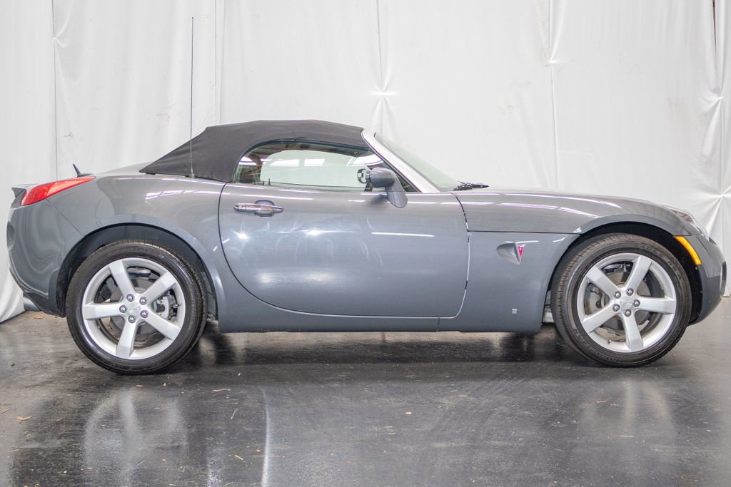 Used 2008 Pontiac Solstice Convertible w/ Convenience Package RWD image 4