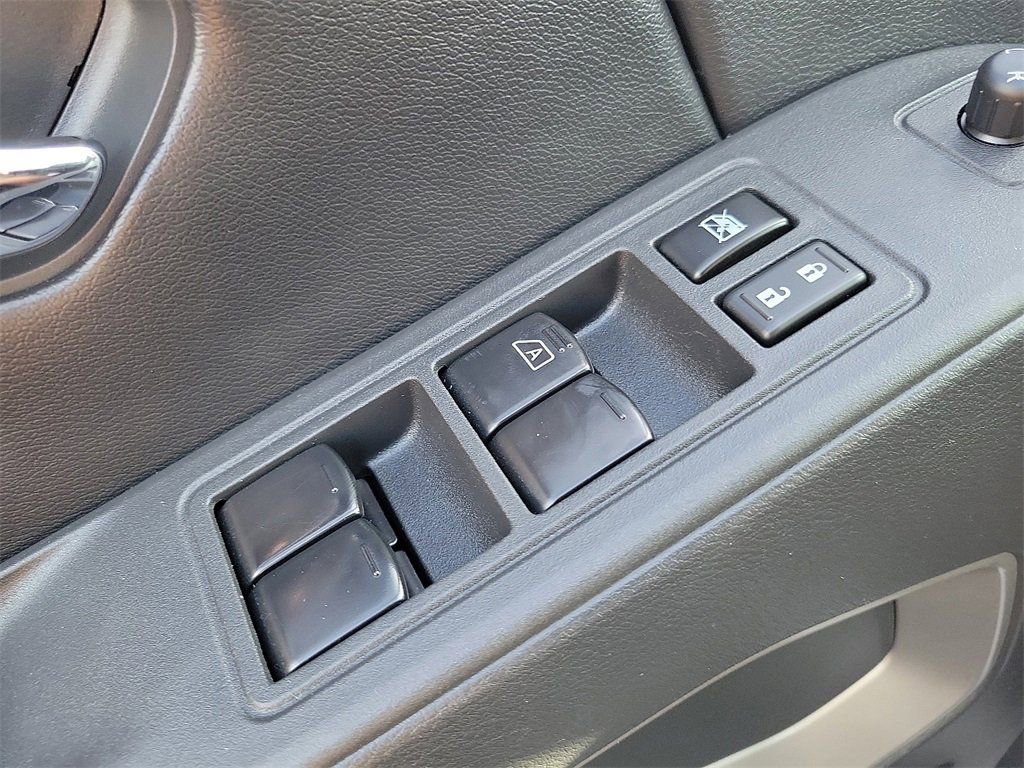 Certified 2025 Nissan Frontier SV image 13