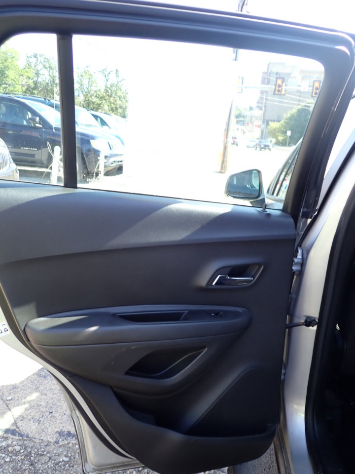 Used 2017 Chevrolet Trax LS image 30