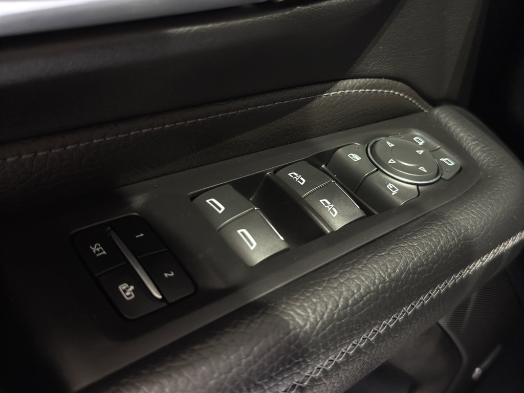 Used 2024 GMC Yukon Denali w/ Advanced Technology Package AWD/4WD image 37
