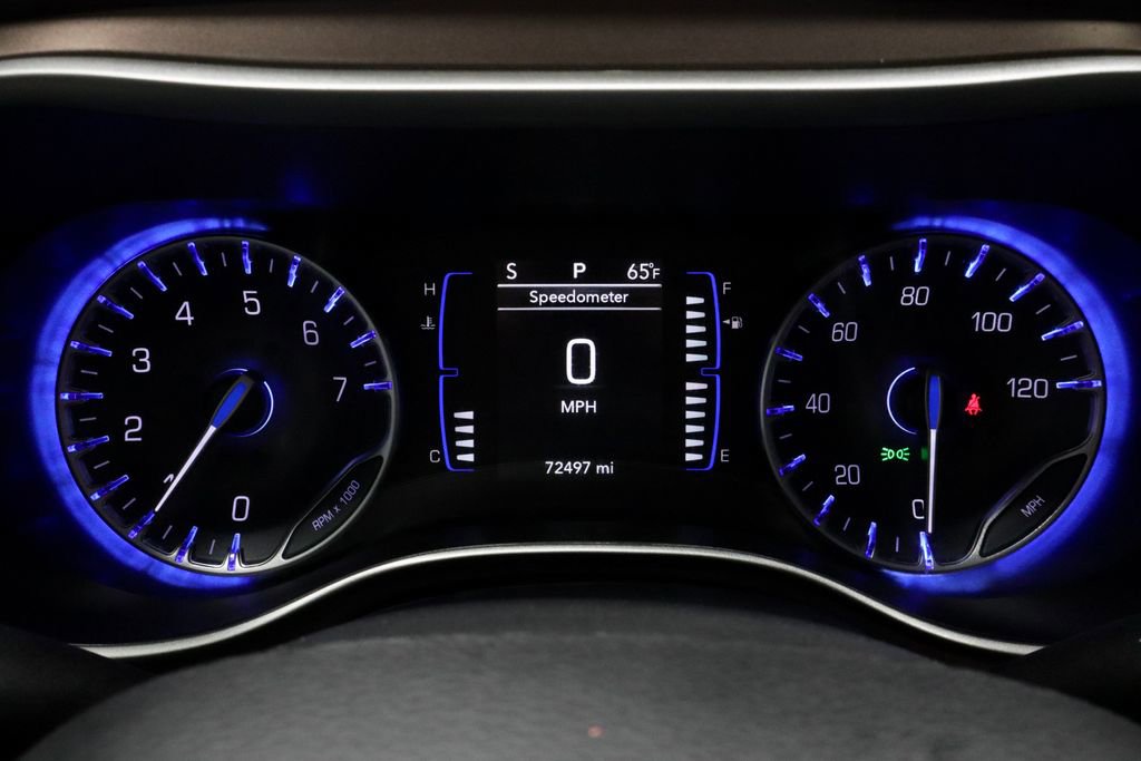 Used 2023 Chrysler Voyager LX image 27