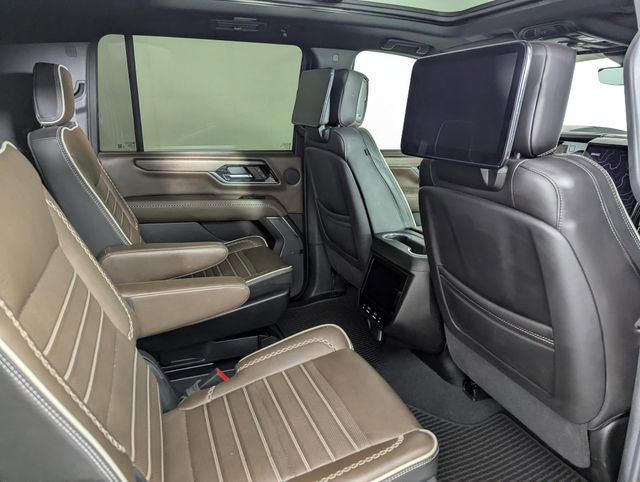 Used 2025 GMC Yukon XL Denali Ultimate AWD/4WD image 28