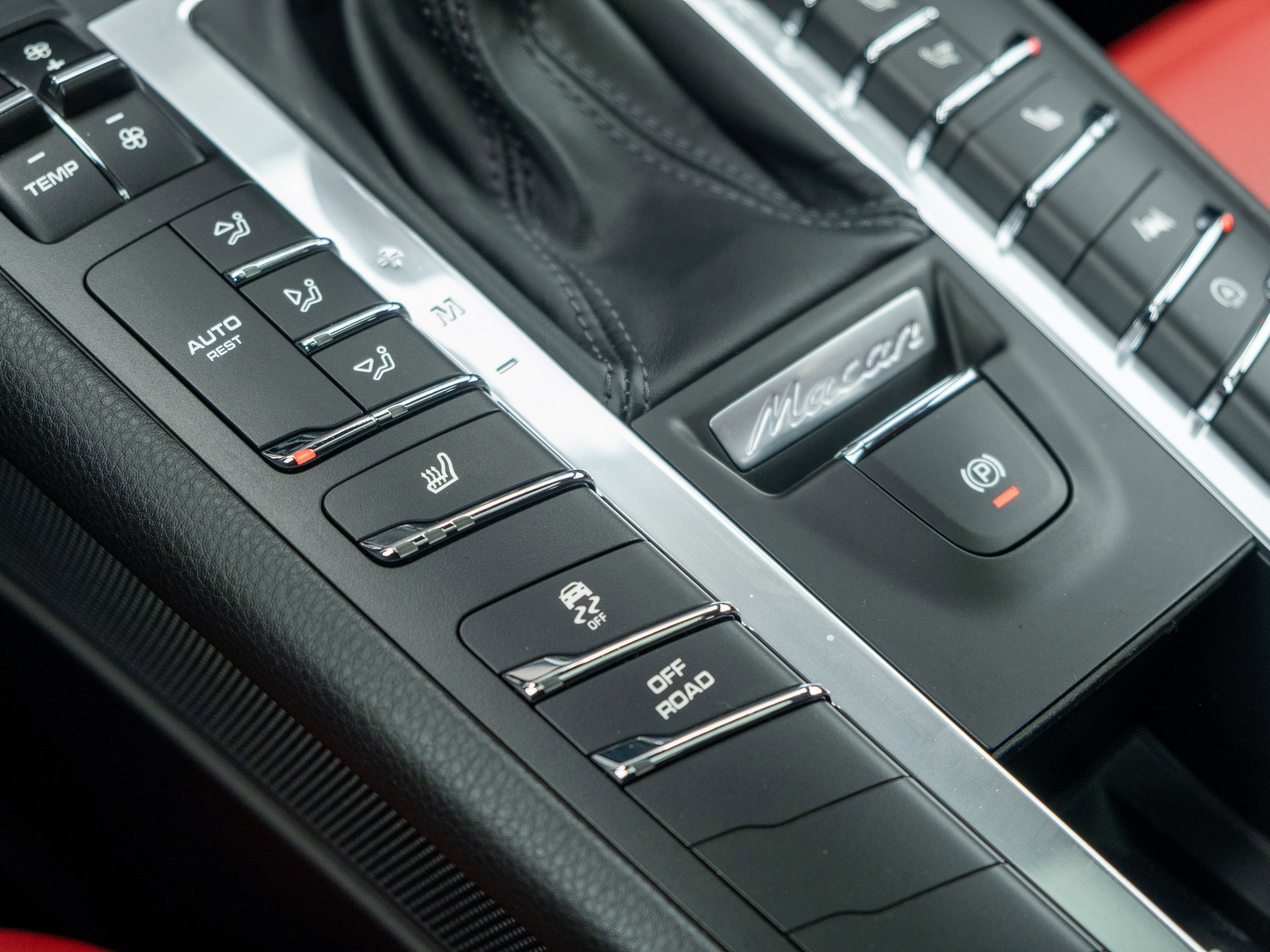 Certified 2021 Porsche Macan image 24