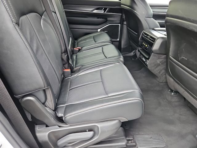 Used 2024 Jeep Wagoneer Series II w/ Flexible Seating Group image 18