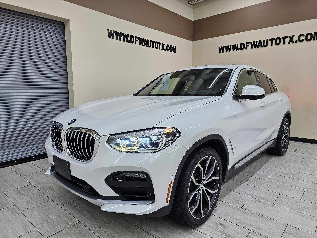 Used 2020 BMW X4 xDrive30i w/ Executive Package image 2